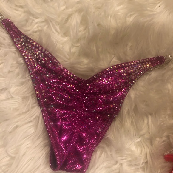 Raspberry Competition bikini - Picture 5 of 6